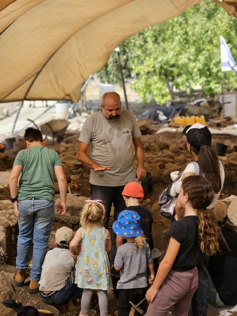 חפירה ארכיאולוגית בעין קשתות צילום: עין קשתות