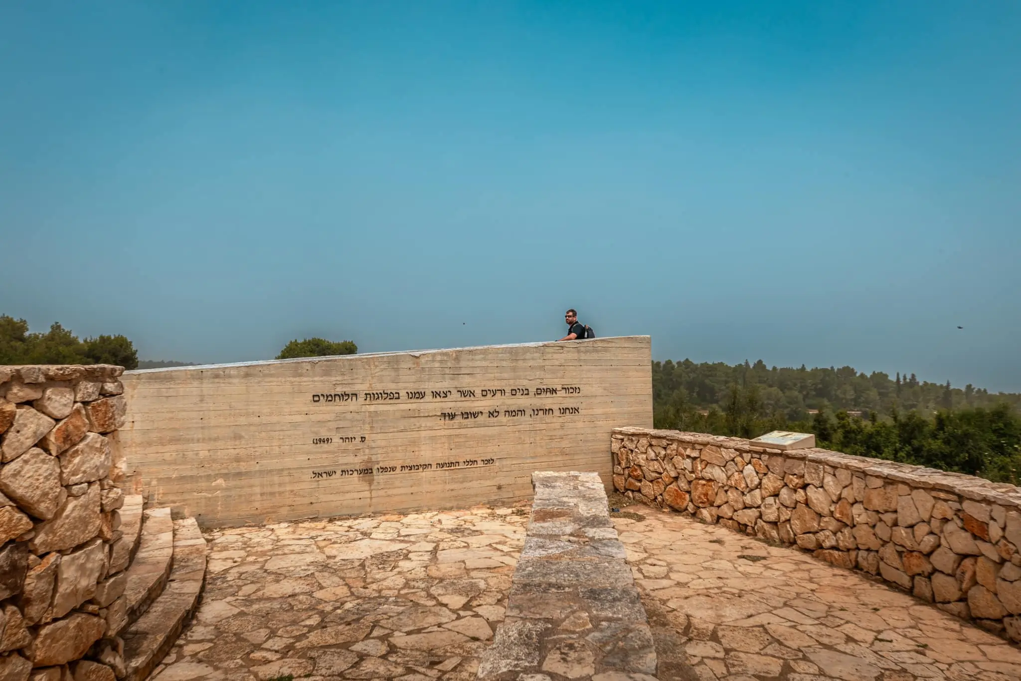 אנדרטת הקיבוצים