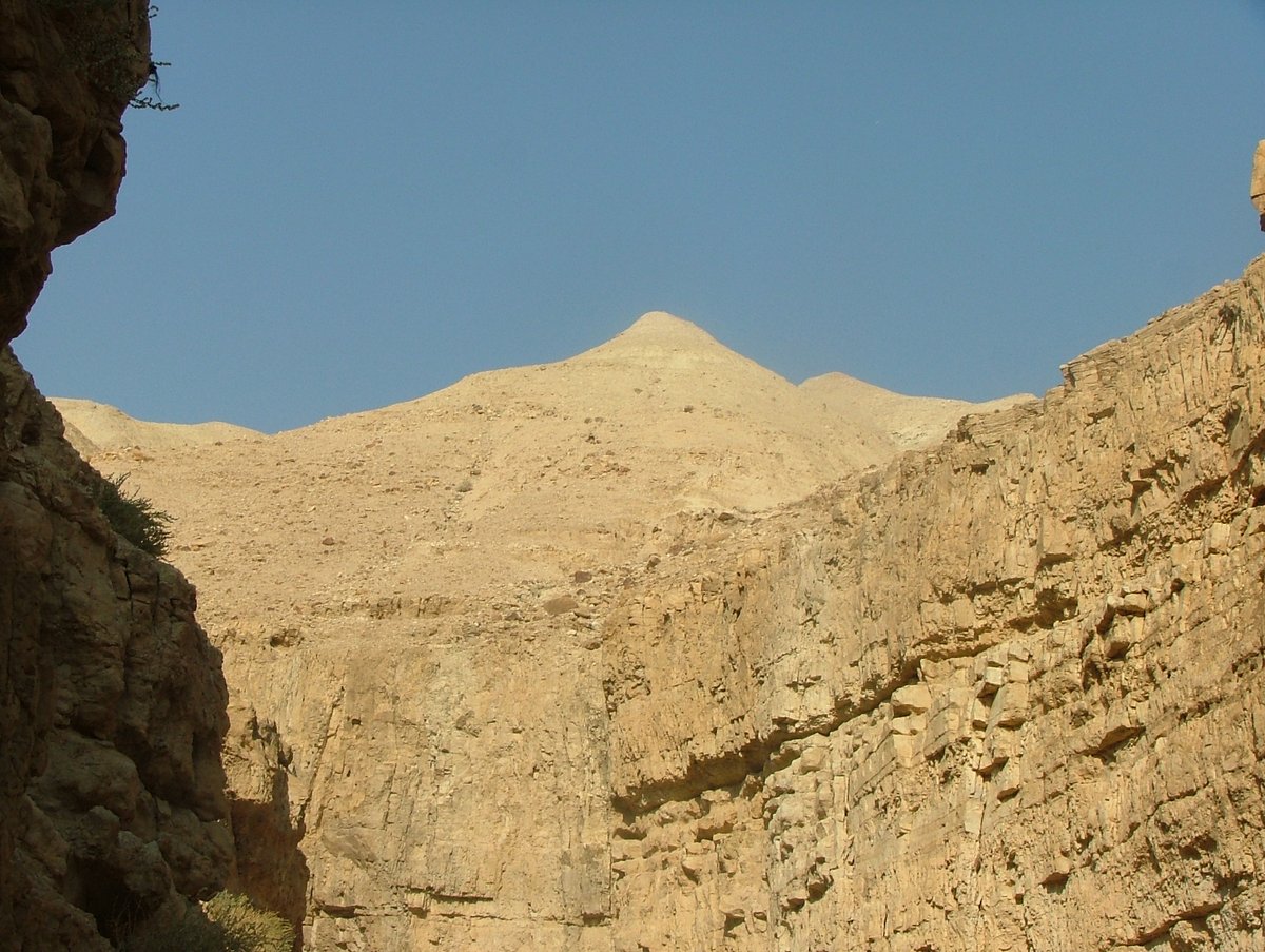 נחל אוג, מבט מתוך הקניון אל השמיים