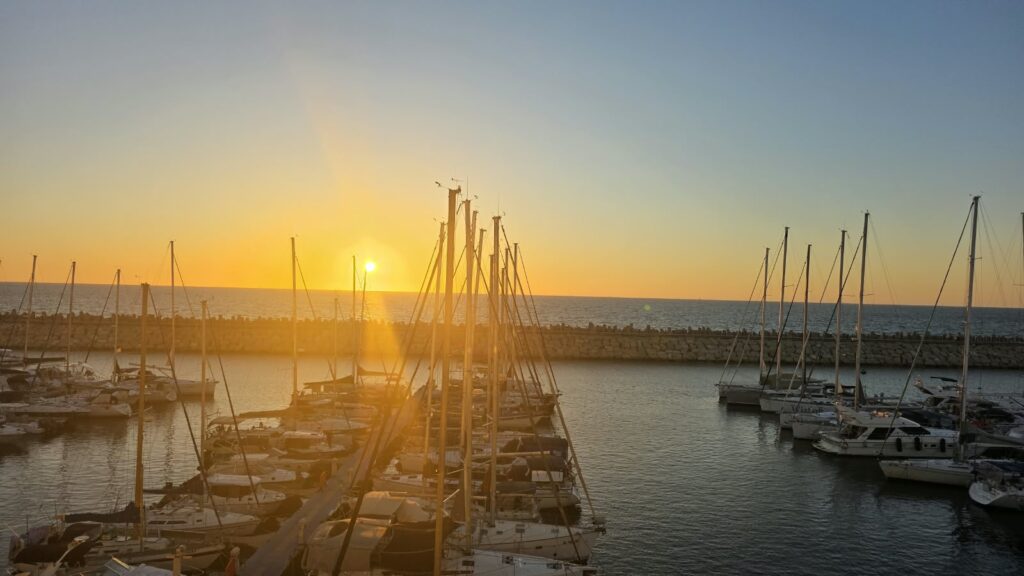 שקיעה במלון THE YACHT
