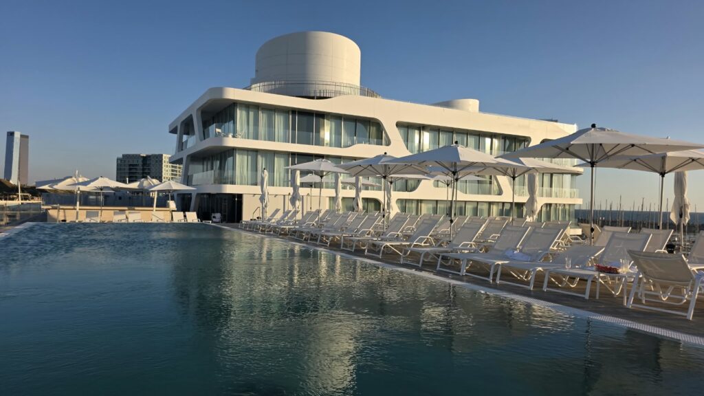 THE YACHT פתאל הרצליה